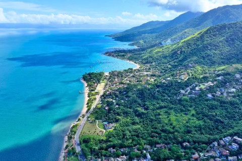 Ilhabela mantém ações contínuas contra borrachudos eorienta moradores e turistas.